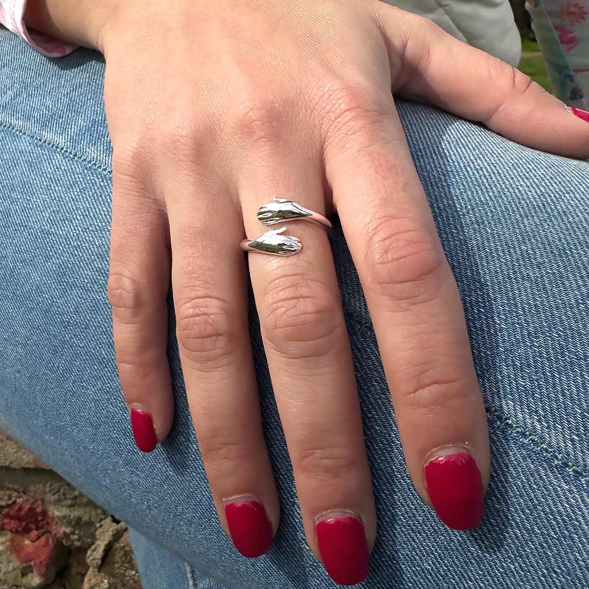 Anillo Manos Abiertas Ajustable | La Joya de Plata