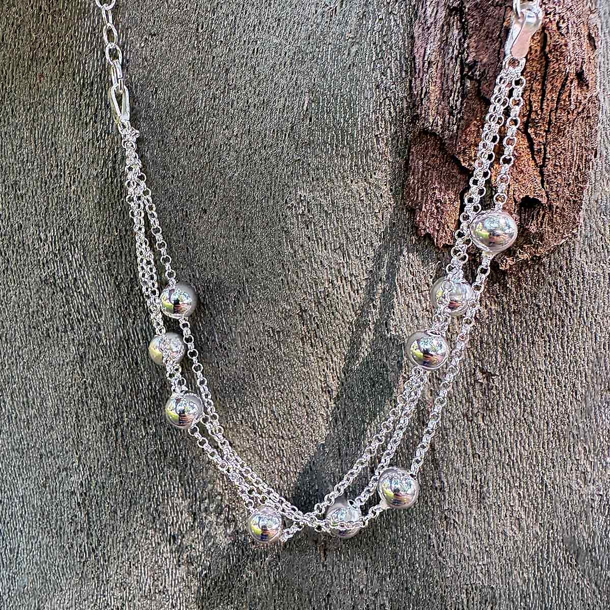 Pulsera de Tres Hilos y Bolas de Plata de Ley