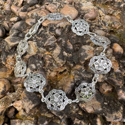 Pulsera Hexagonal de Monedas caladas en Plata de Ley
