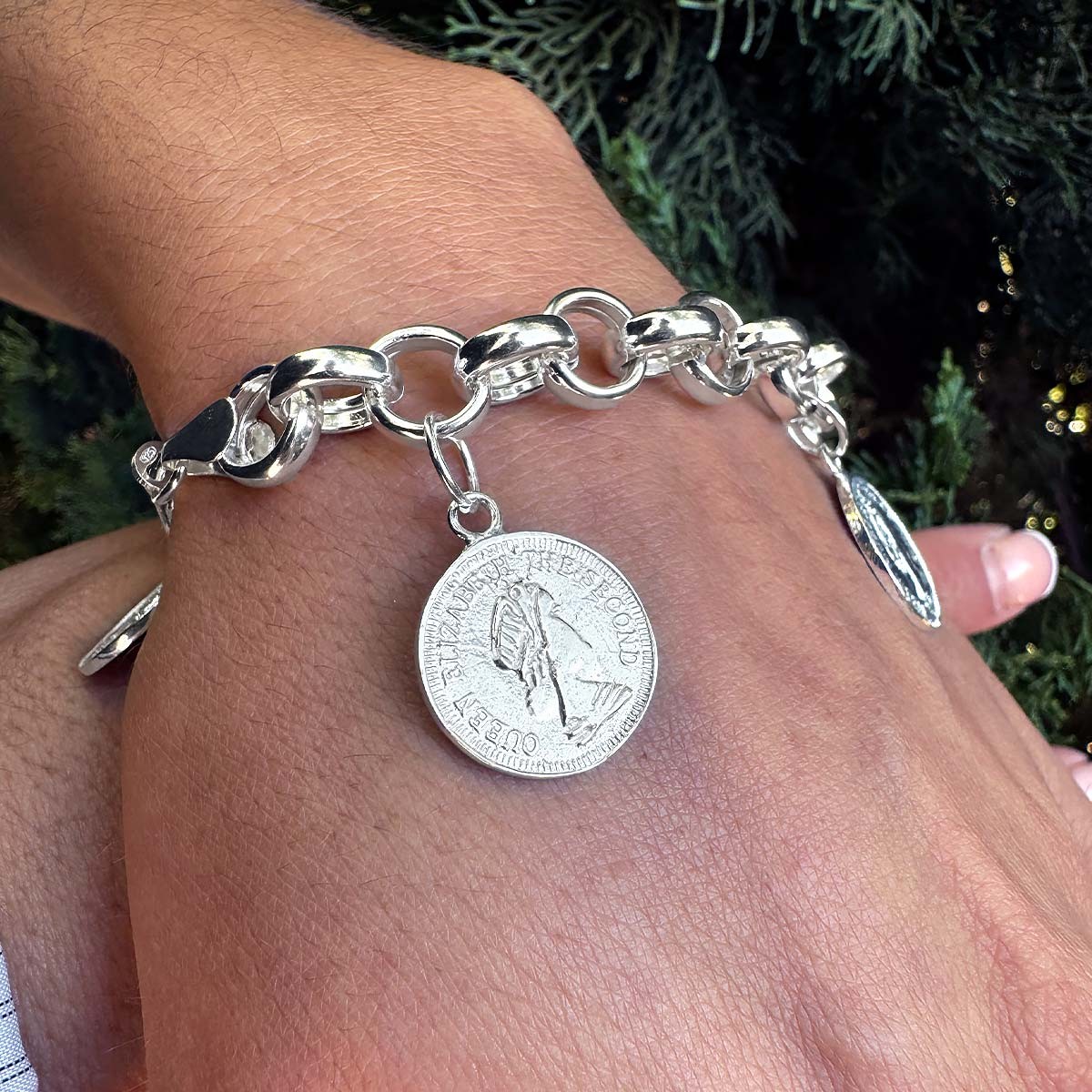 Pulsera de Plata con Monedas Isabelinas