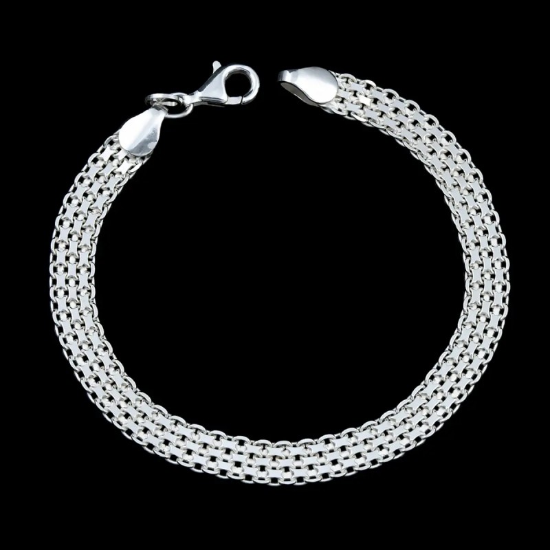 Pulsera de malla de 6 mm de anco sobre fondo negro