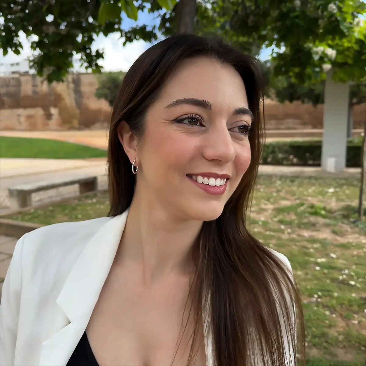Aros Finos en Plata de Ley | Elegancia y Sutileza