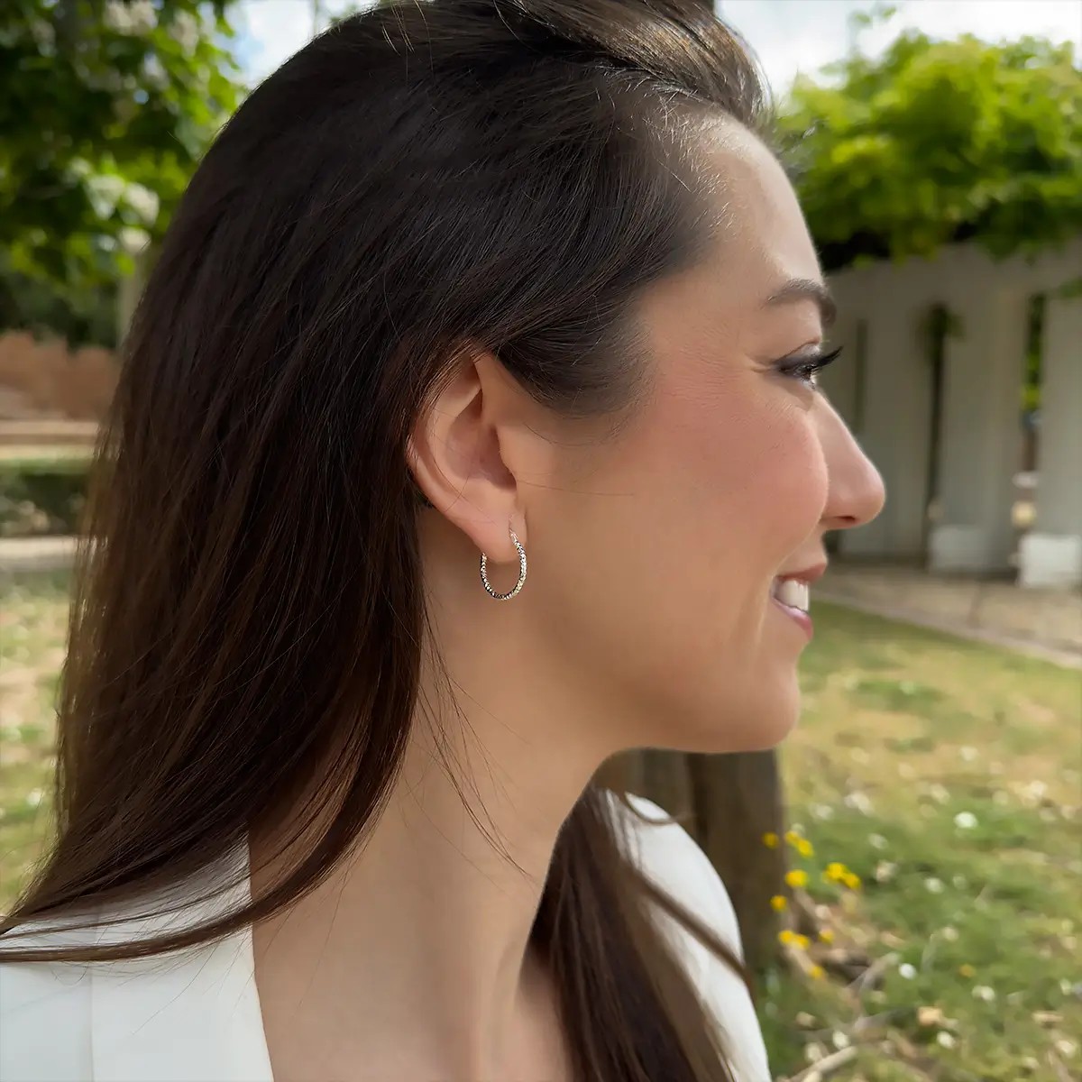 Aros Finos en Plata de Ley | Elegancia y Sutileza